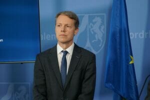 Prof. Dr. Gunther Hartmann erläutert die Ergebnisse der Heinsberg-Studie. Foto: Land NRW