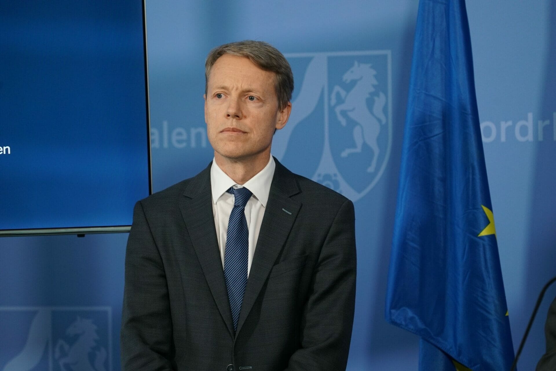 Prof. Dr. Gunther Hartmann erläutert die Ergebnisse der Heinsberg-Studie. Foto: Land NRW