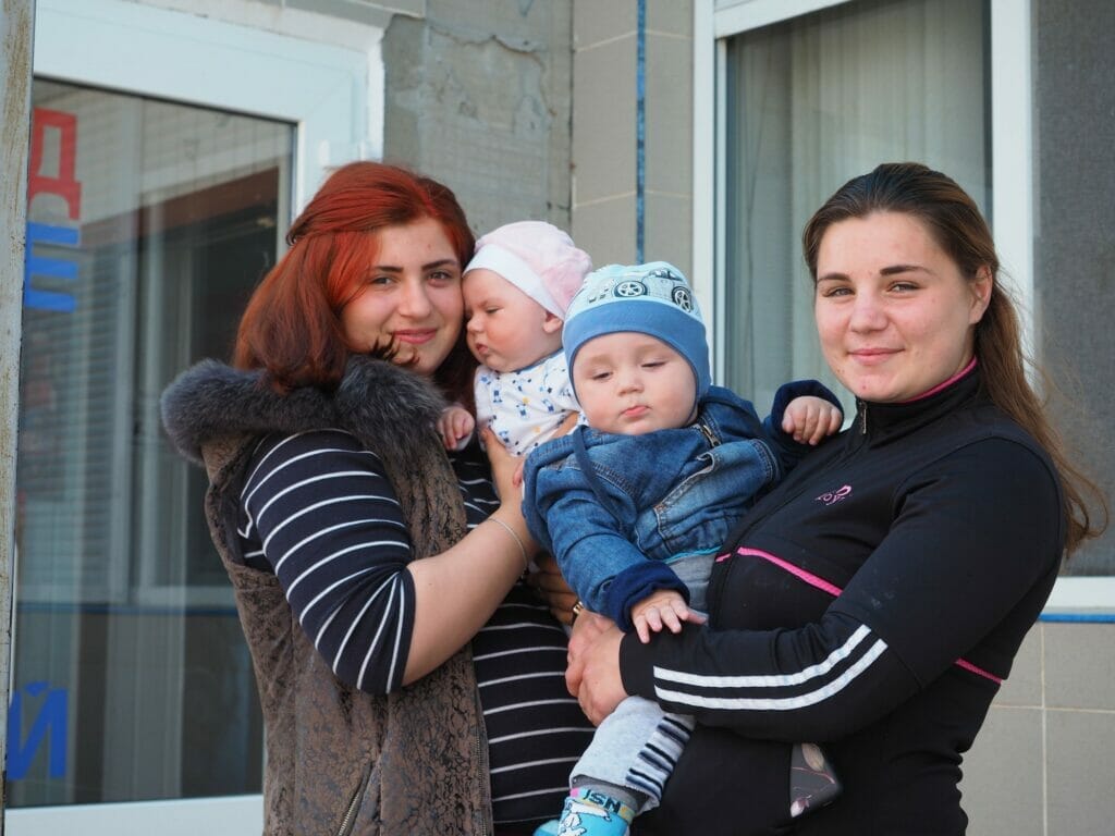 Tanja Kaystra and Valeria Khukokva with their children.