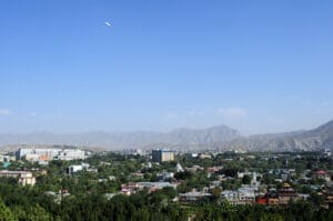 Ein bis zwei Prallluftschiffe schweben täglich über der Stadt und beobachten Menschen und Bewegungen unten. Das US-Militär stellt leider keine Auswertung zur Verfügung, was die jahrelange Dauerbeobachtung tatsächlich bewirkt hat.