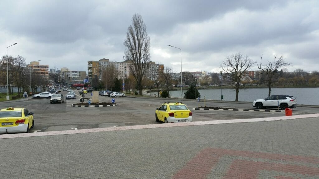 Graue Stadt, grauer Hafen, graues Wetter: Ein Eindruck aus Tulcea.