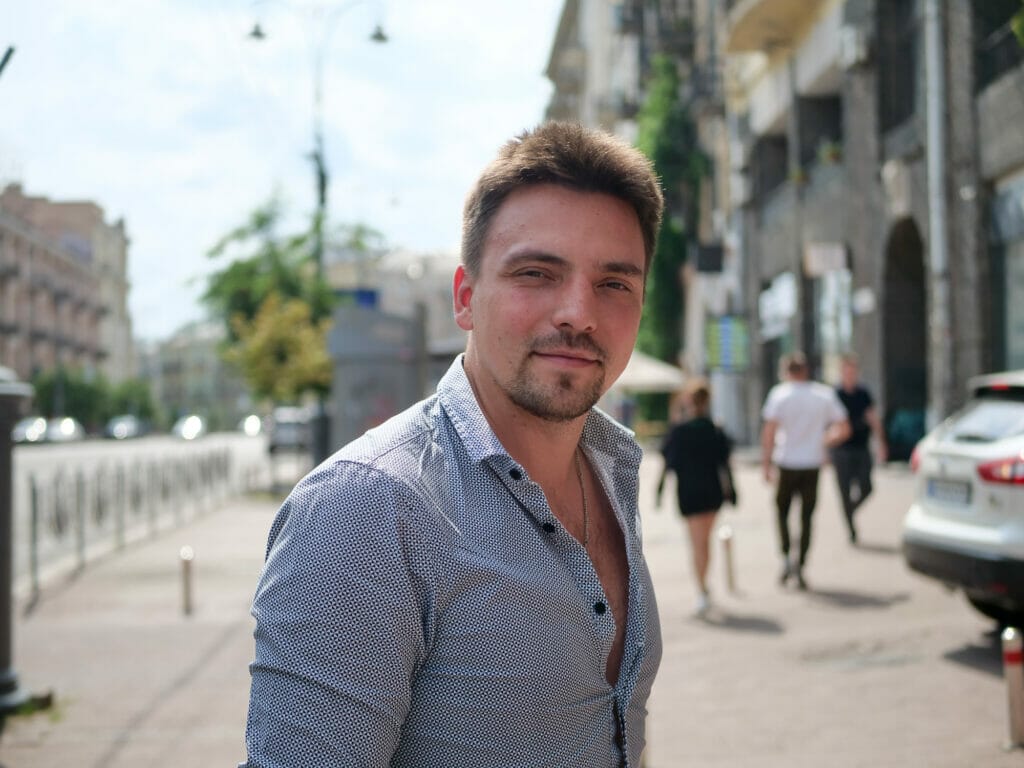 Alexandr (Sascha) Semenchenko lebt als Entertainer und Musiker in Kyjiw.