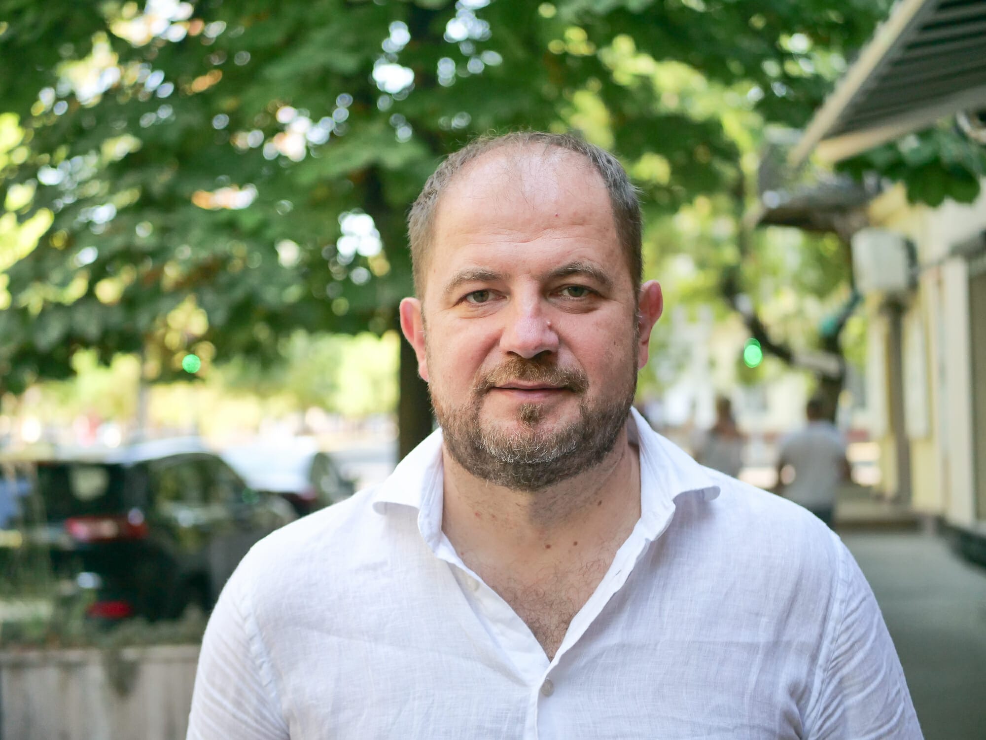 Vadim Tereshchuk (Вадим Терещук) ist ein Lokalpolitiker und Mitglied des Stadtrats von Odesa für die Europäische Solidaritätspartei (Європейська Солідарність - Evropeis'ka Solidarity').