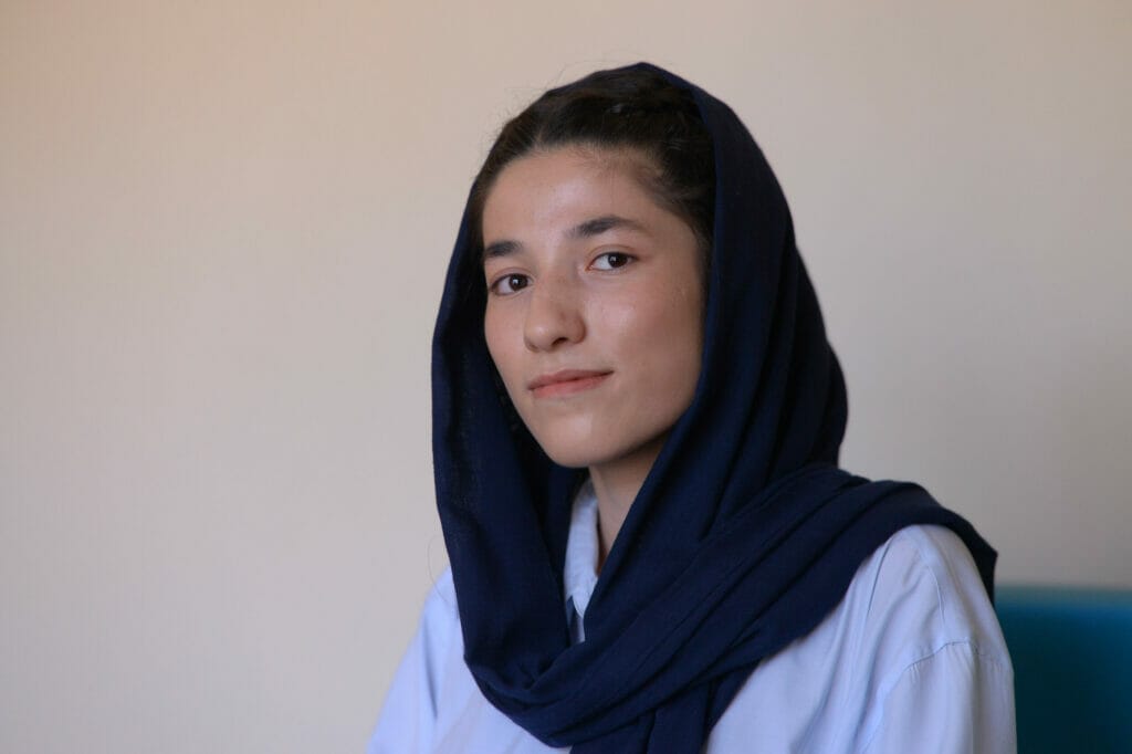 Die 16-jährige Hasina kleidet sich selbstbewusst entgegen der Regeln